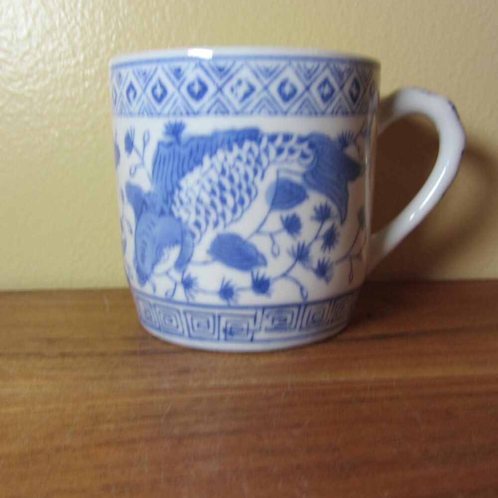 *BOGO mugs* 10 oz vintage pier 1 blue fish koi mug (W4010)